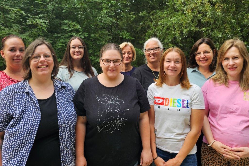 Auf dem Bild von links:<br />
Barbara Toth, Carina Uhl, Lea Schaal, Marina Wegscheider, Lisa Liebhäuser, Petra Grünhagen, Irina Böhm, Anja Grill-Jänisch (Kursleitung) und Anita Kristofic<br />
<br />
