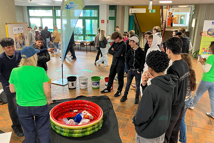 Zukunft gestalten am Beruflichen Schulzentrum in Ellwangen: Interaktiver BNE-Marktplatz rückt Nachhaltigkeit in den Fokus, Zukunft gestalten am Beruflichen Schulzentrum in Ellwangen: Interaktiver BNE-Marktplatz rückt Nachhaltigkeit in den Fokus
