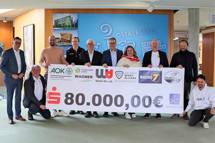 V. l.: Landrat Dr. Joachim Bläse, Holger Kreuttner (Kreissparkasse Ostalb), Bernd Schiele (Malteser), Holger Schmid und Tobias Bairle (Wahl Druck), Alexandra Schütz (Kinder- und Jugendhospizdienst Malteser), Initiator Christian Weber, Niko Löffler (buero zwo sieben) und Jens Manz (AOK Ostwürttemberg)