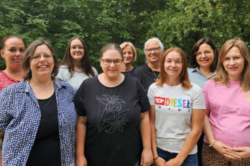 Auf dem Bild von links:<br />
Barbara Toth, Carina Uhl, Lea Schaal, Marina Wegscheider, Lisa Liebhäuser, Petra Grünhagen, Irina Böhm, Anja Grill-Jänisch (Kursleitung) und Anita Kristofic<br />
<br />
