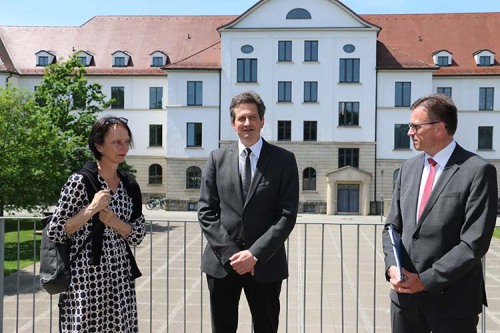 V. l. n. r.: Regierungspräsidentin Susanne Bay, Schulleiter OStD Dr. Christoph Sauer, Landrat Dr. Joachim Bläse