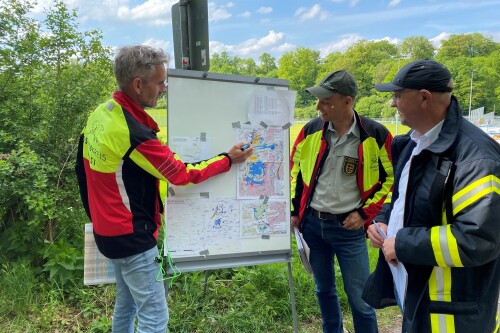 dischHubschraubereinsatz im Ostalbkreis gegen die Raupen des Eichenprozessionsspinners