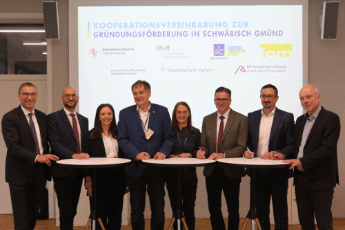 dischUnterzeichnung Kooperationsvereinbarung in:it - Gemeinsam für mehr Gründungen: Neue Kooperation stärkt die Gründungskultur in Schwäbisch Gmünd und im Ostalbkreis