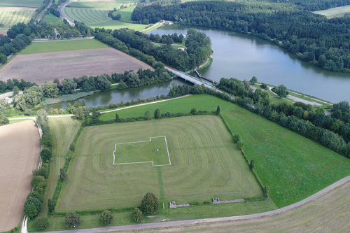 dischFührungsreihe 'Perlen im Limes-Park' startet am 21. März: Das Kastell Buch im Portrait<br />
