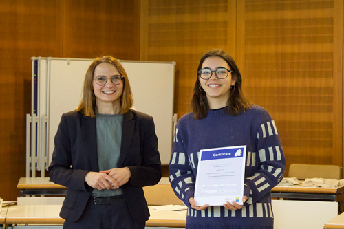 Dr. Katarzyna Haverkamp (links) mit der neuen Ostwürttemberg-Botschafterin, Anna Catalan (rechts), Austauschstudentin aus Spanien. ©Gulchin Ibrahimli