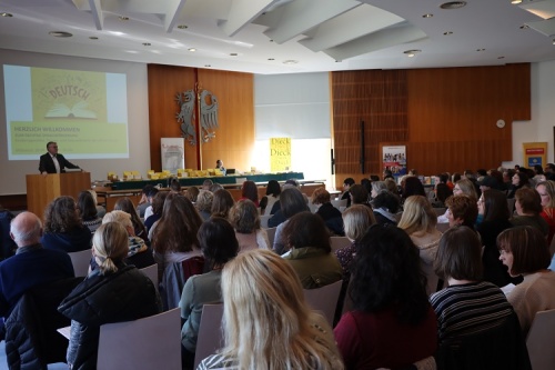 Über 200 Fachkräfte besuchten den 2. Fachtag Sprachförderung im Aalener Landratsamt.