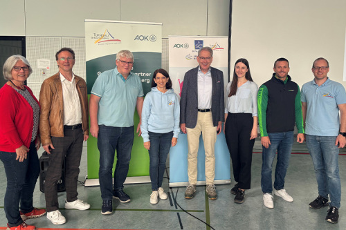 Das Team von „Ostalb bewegt Kinder“: (v. l.) Moni Eberle, Guido Deis, Bernhard Elser, Tanja Conrad, Prof. Jürgen Steinacker, Leonie Schönsee, Patrick Stöppler und Thomas 