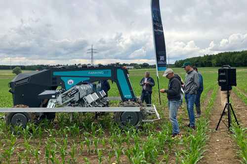Innovationszentrum Landwirtschaft 4.0 demonstriert innovative Technik zur mechanischen Unkrautregulierung bei Feldveranstaltung