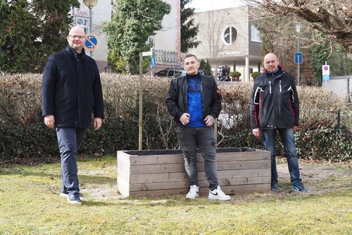 V. l. n. r.: Pfarrer Steffen Schmid, Heinrich Berg und Mesner Andreas Jackert