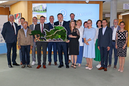 Zum 50-jährigen Bestehen des Ostalbkreises gratulierte die Delegation aus Satu Mare mit einer 
