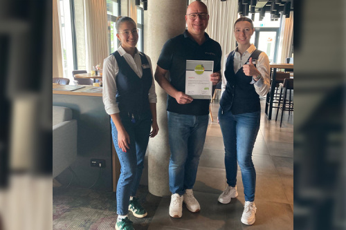 dischDas Hotel Vilotel in Oberkochen erhält die Auszeichnung 'Qualitätsgastgeber Wanderbares Deutschland' 