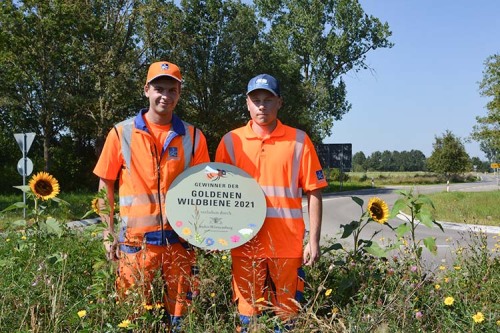 Die Auszubildenden der Straßenmeisterei Ellwangen des Landratsamts Ostalbkreis sind stolz auf die Auszeichnung ihres Projekts mit der 