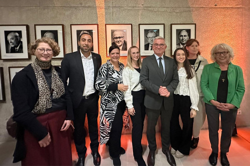 dischNeubürger des Ostalbkreises besuchen zentrale Einbürgerungsfeier des Landes