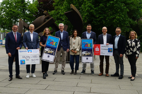 dischLangjährige Aktionspartner des Verkehrssicherheitsprojekts spenden für 'fiftyFifty-Taxi' 