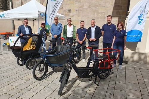 Gruppenbild mit Verantwortlichen der Landkreisverwaltung, der Stadtverwaltung Ellwangen und der Cargobike-Roadshow