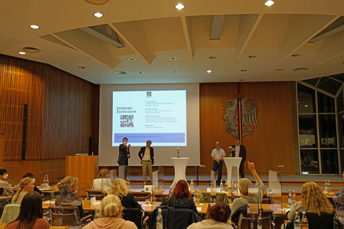 Beantworteten Fragen aus dem Publikum: (v. l. n. r.) Landrat Dr. Joachim Bläse, Dr. Georg Härter, Dr. Thilo Heising und Dr. Michael Fritzsch