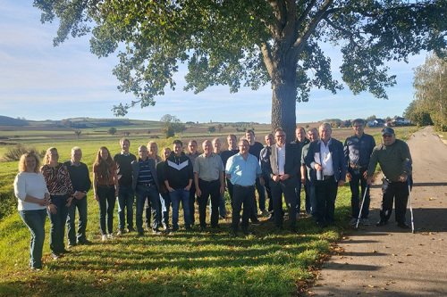 Landwirtschaft und Naturschutz im Mittelpunkt - Vorsitzende der Teilnehmergemeinschaften informieren sich über den Fortschritt der Baumaßnahmen in der Flurneuordnung Riesbürg-Goldburghausen