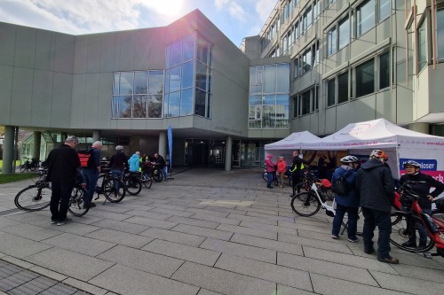 RadCHECK vor dem Kreishaus im Rahmen der Aktion Stadtradeln 2025