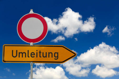 Umleitungsschild (Bild: fotolia copyright: UbjsP)